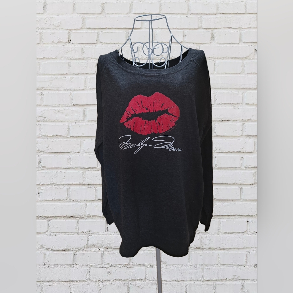 Marilyn Monroe Black Sweatshirt with Red Lip Print